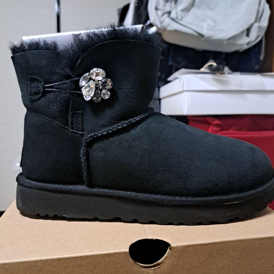 UGG ブラック ビジュー付き ムートンブーツ