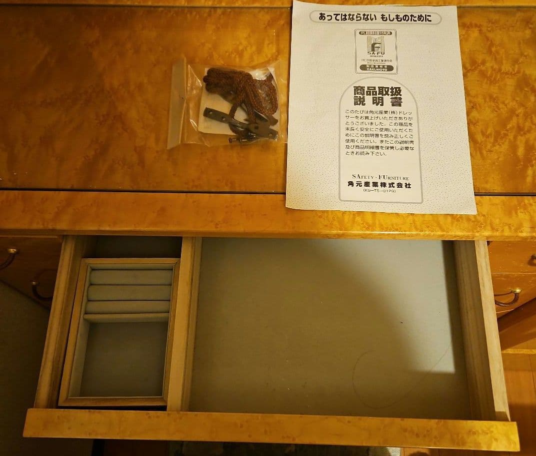 メグミさま専用品　ドレッサー　バーズアイメープル　別売り椅子の購入もお願いします