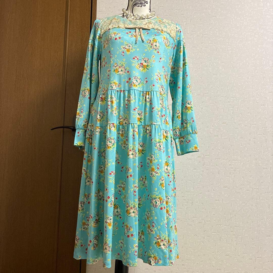 スーパービューティー☆44☆新品タグ付きレース使いの花柄ワンピース