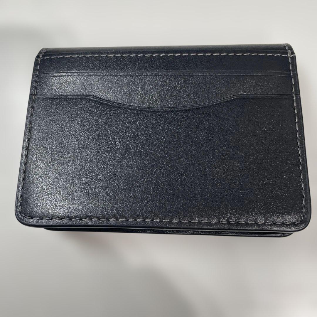 【新品・未使用品】コーチ黒のレザー名刺入れ Cロゴ付き