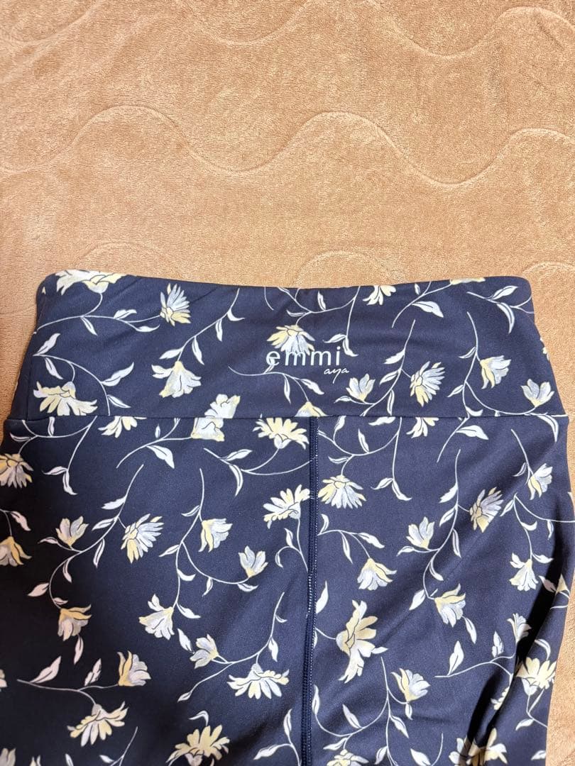 【美品】emmi yoga ×ayaコラボ FLOWER セットアップ