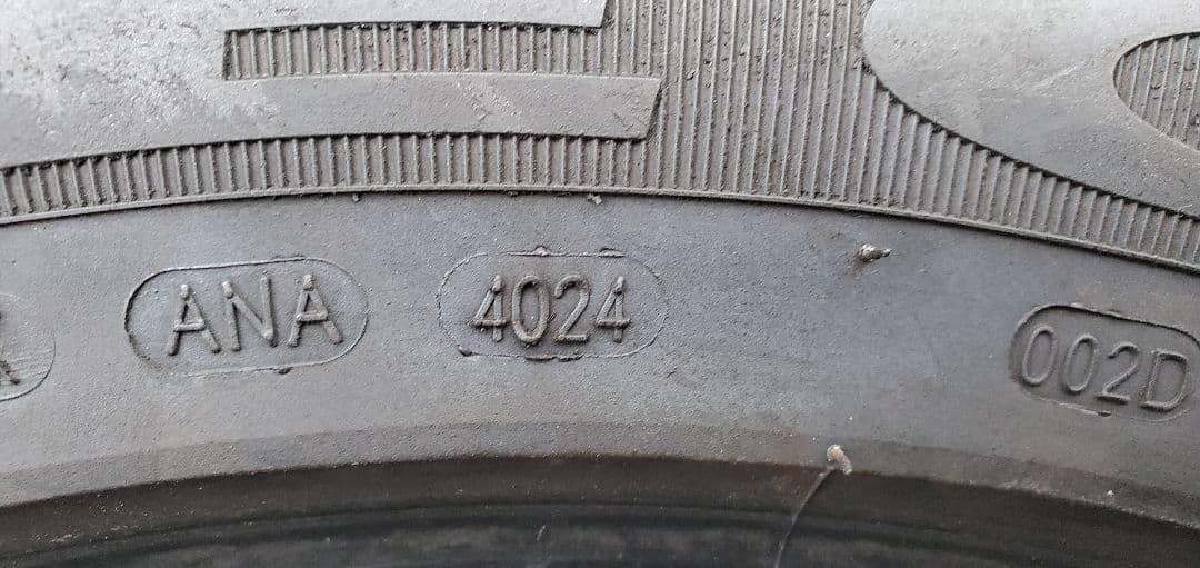 KENDA ICETEC スタッドレスタイヤ 225/55R18　送料込み