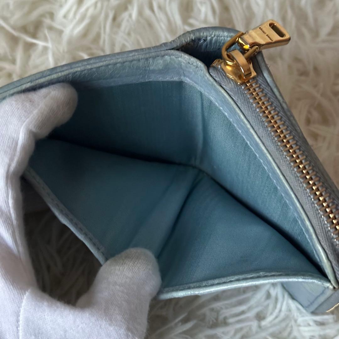 ✨️美品✨️ ミュウミュウ マテラッセ 二つ折り財布 ゴールドロゴ 金具 レザー 青