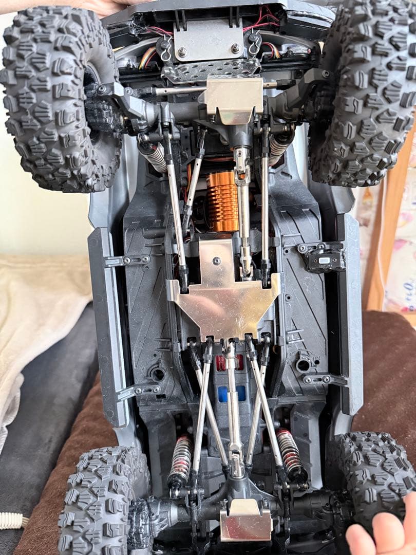 オフロードRCカー 4WD グレー LEDウインチ付き