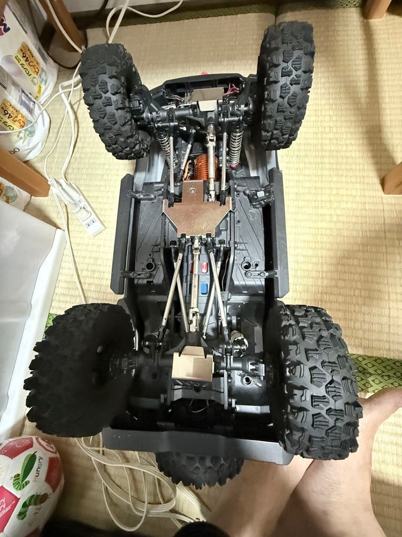 オフロードRCカー 4WD グレー LEDウインチ付き