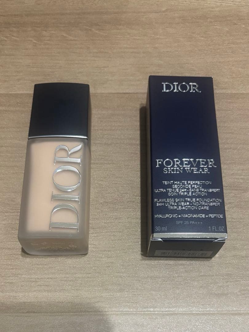 Diorフォーエヴァーフルイド スキンウェア　1CR