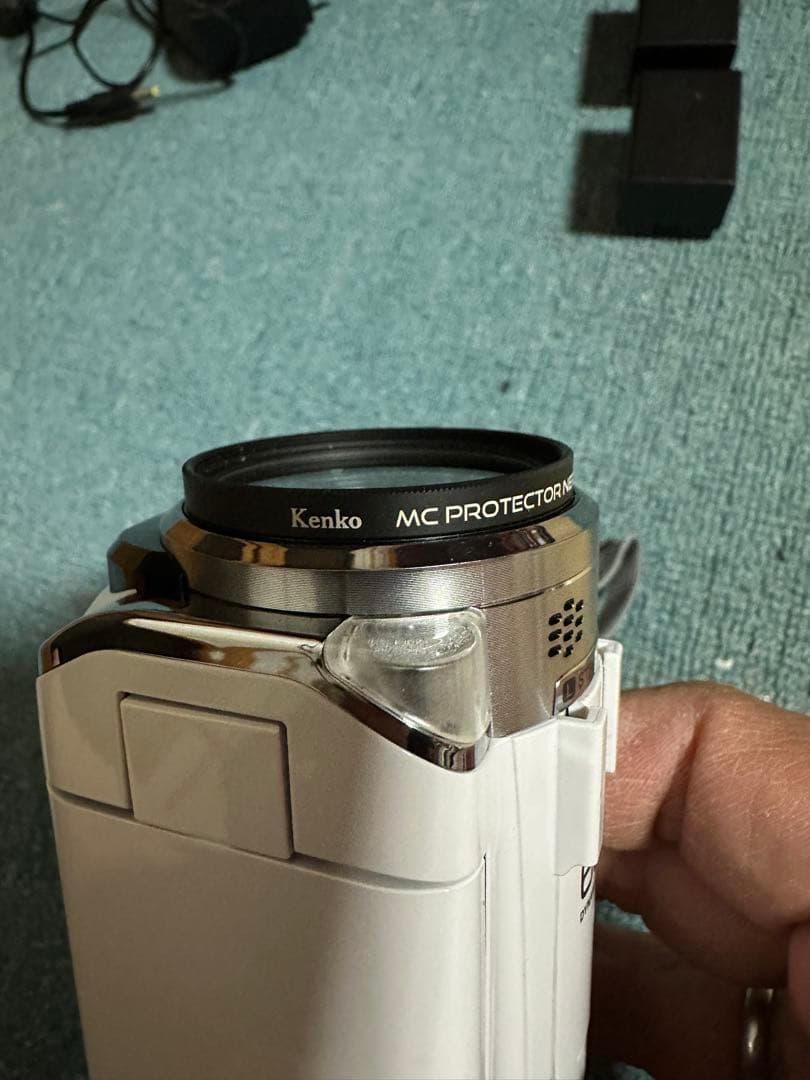 ハリネズミ　JVC　ビデオカメラ　GZ-E765-W Everioエブリオ