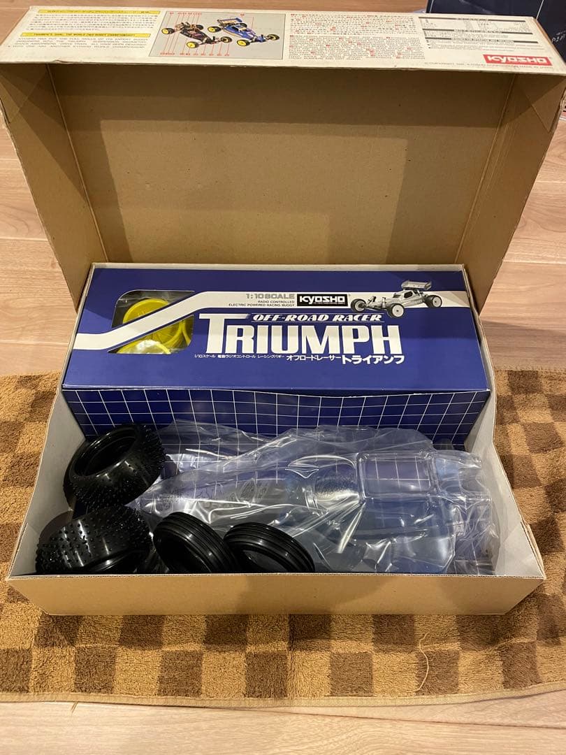 希少 未組立品KYOSHO TRIUMPH オフロードバギー 1:10