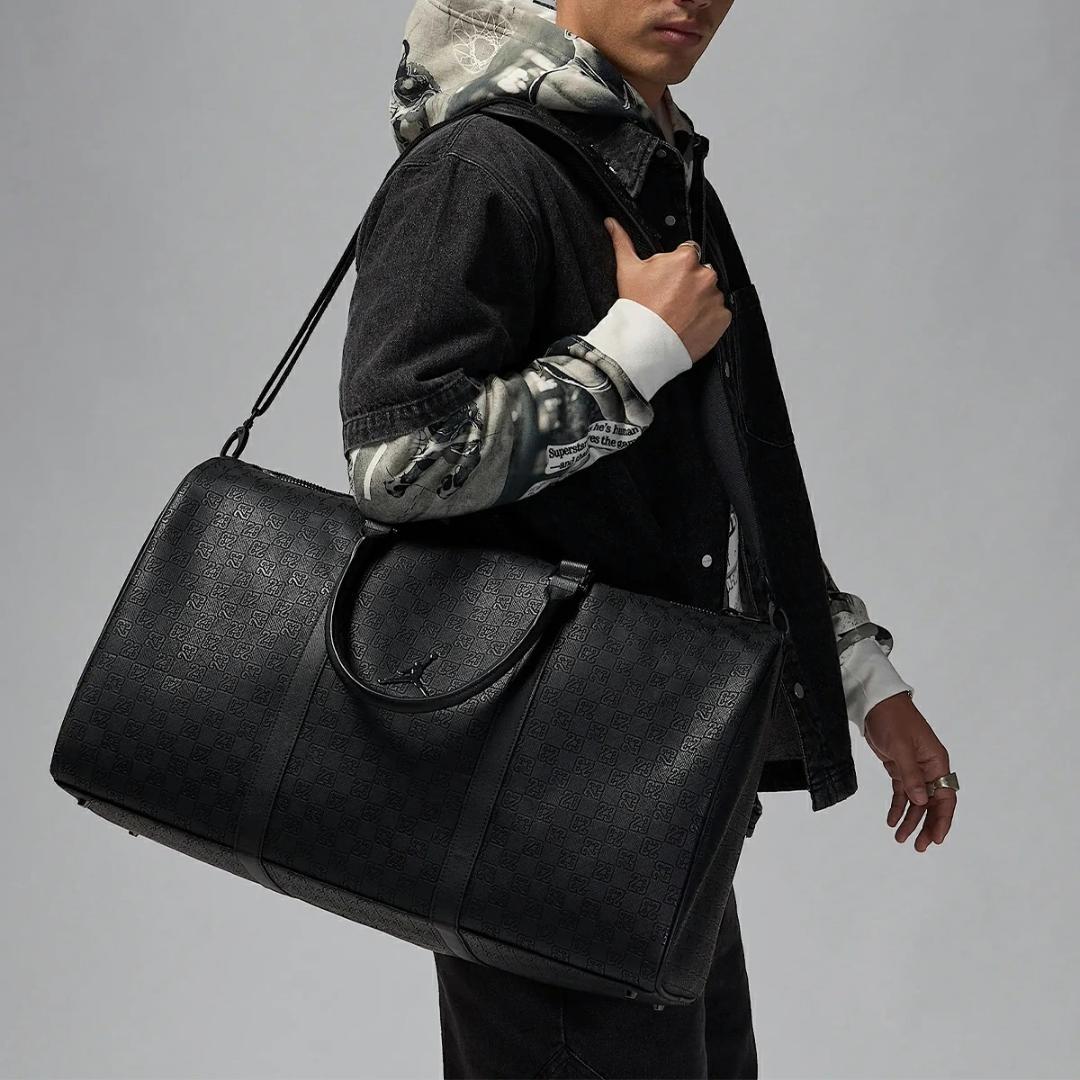 新品 25L ジョーダン モノグラム ダッフルバッグ ブラック ゴールド 黒金