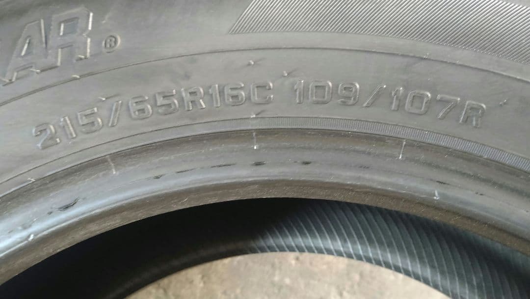 s*u様 オークション⭕️215/65R16 GOODYEAR NASCAR ハ