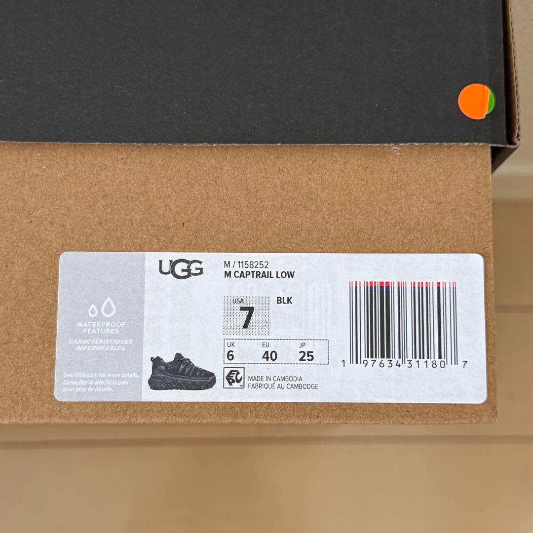 一回使用★UGG スニーカー　25.0 CAPTRAIL LOW ブラック　箱付