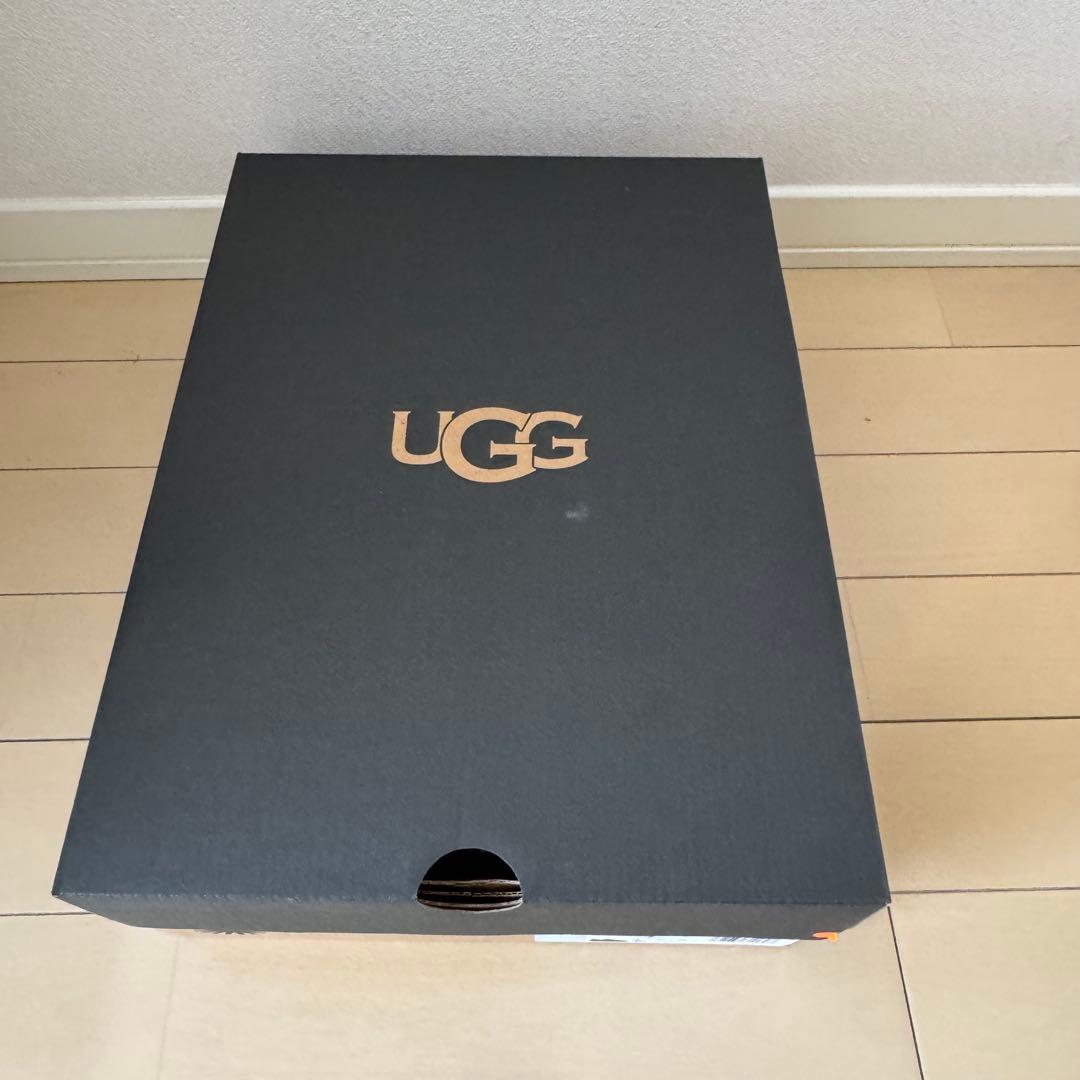 一回使用★UGG スニーカー　25.0 CAPTRAIL LOW ブラック　箱付