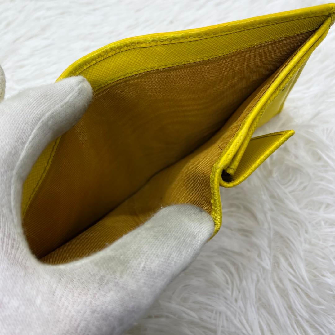 希少✨️プラダ 二つ折り財布 三角ロゴ レザー サフィアーノ イエロー
