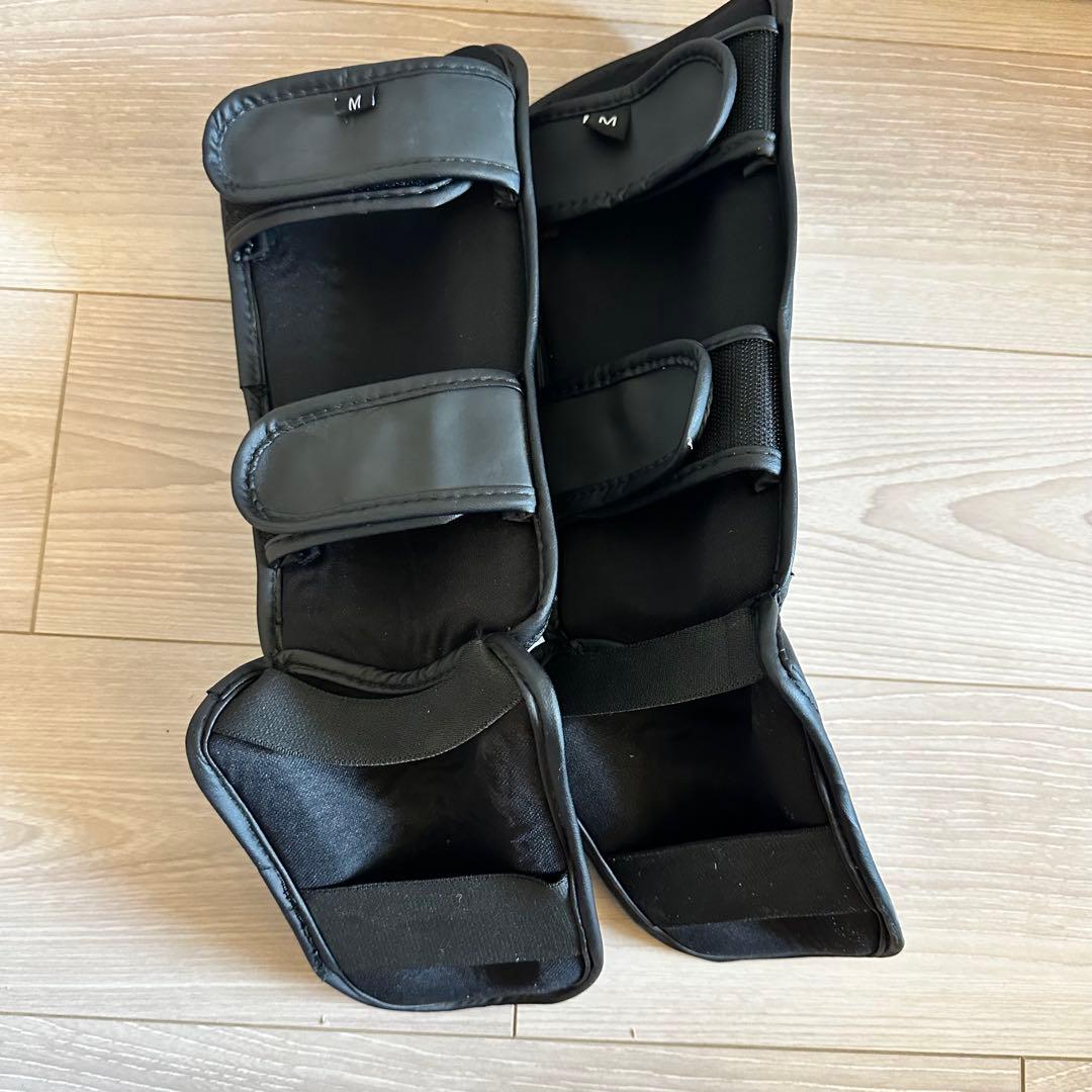 VENUM　ヴェヌム　 　レッグガード　黒　ブラック　Mサイズ