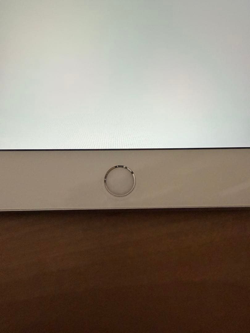 【美品】Apple iPad 第5世代 Wi-Fi 32GB シルバー