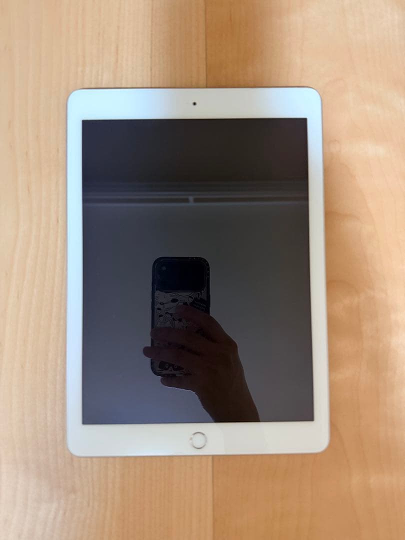 【美品】Apple iPad 第5世代 Wi-Fi 32GB シルバー