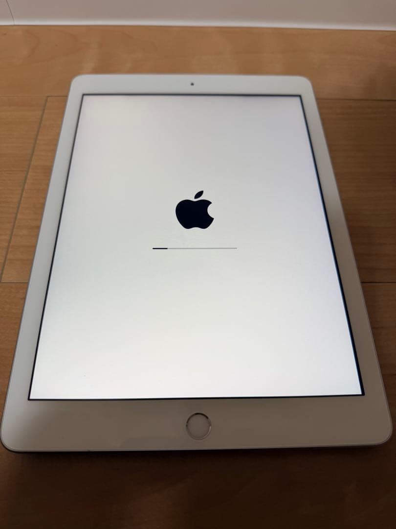 【美品】Apple iPad 第5世代 Wi-Fi 32GB シルバー