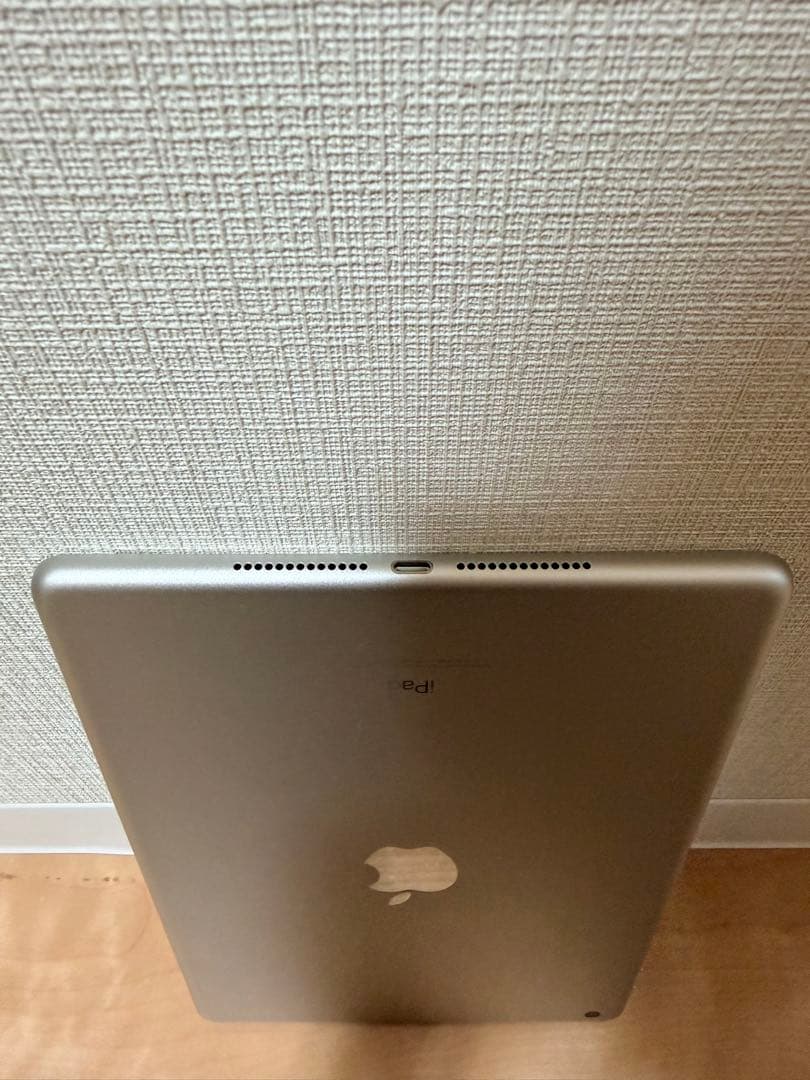【美品】Apple iPad 第5世代 Wi-Fi 32GB シルバー