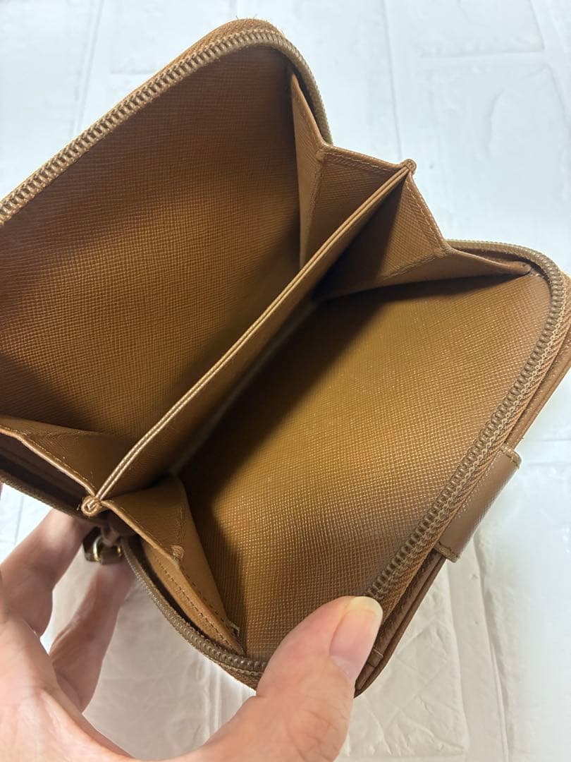 PRADA ブラウン 二つ折り財布　サフィアーノ　三角ロゴ