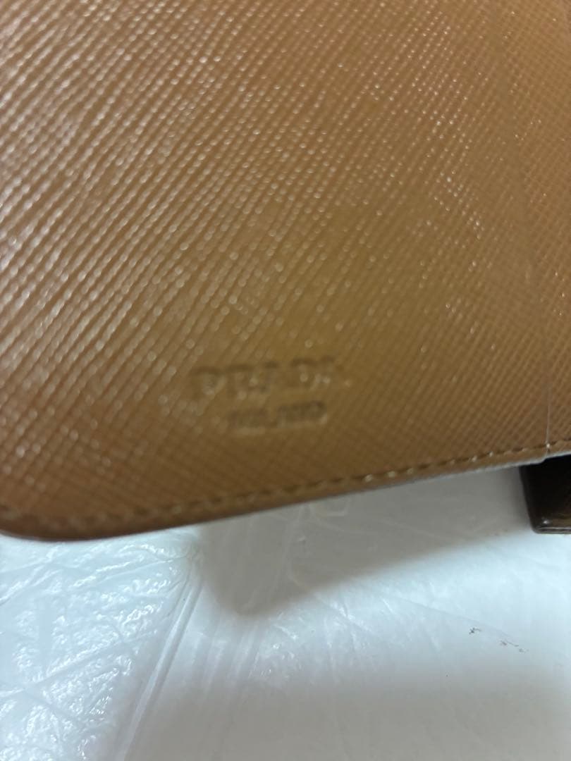 PRADA ブラウン 二つ折り財布　サフィアーノ　三角ロゴ