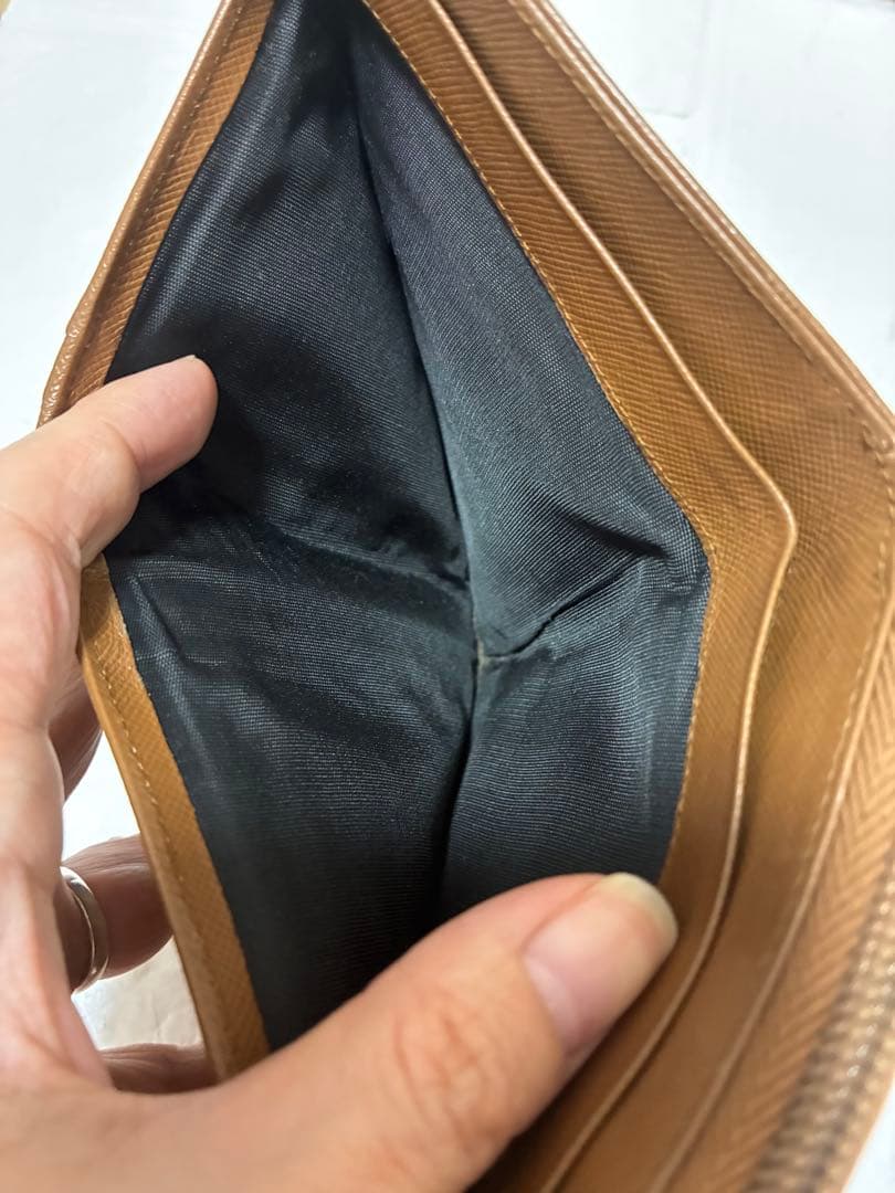 PRADA ブラウン 二つ折り財布　サフィアーノ　三角ロゴ
