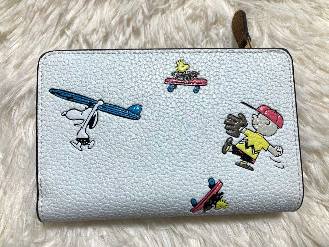 新品未使用コーチ二つ折り財布COACH×PEANUTSスヌーピーホワイト