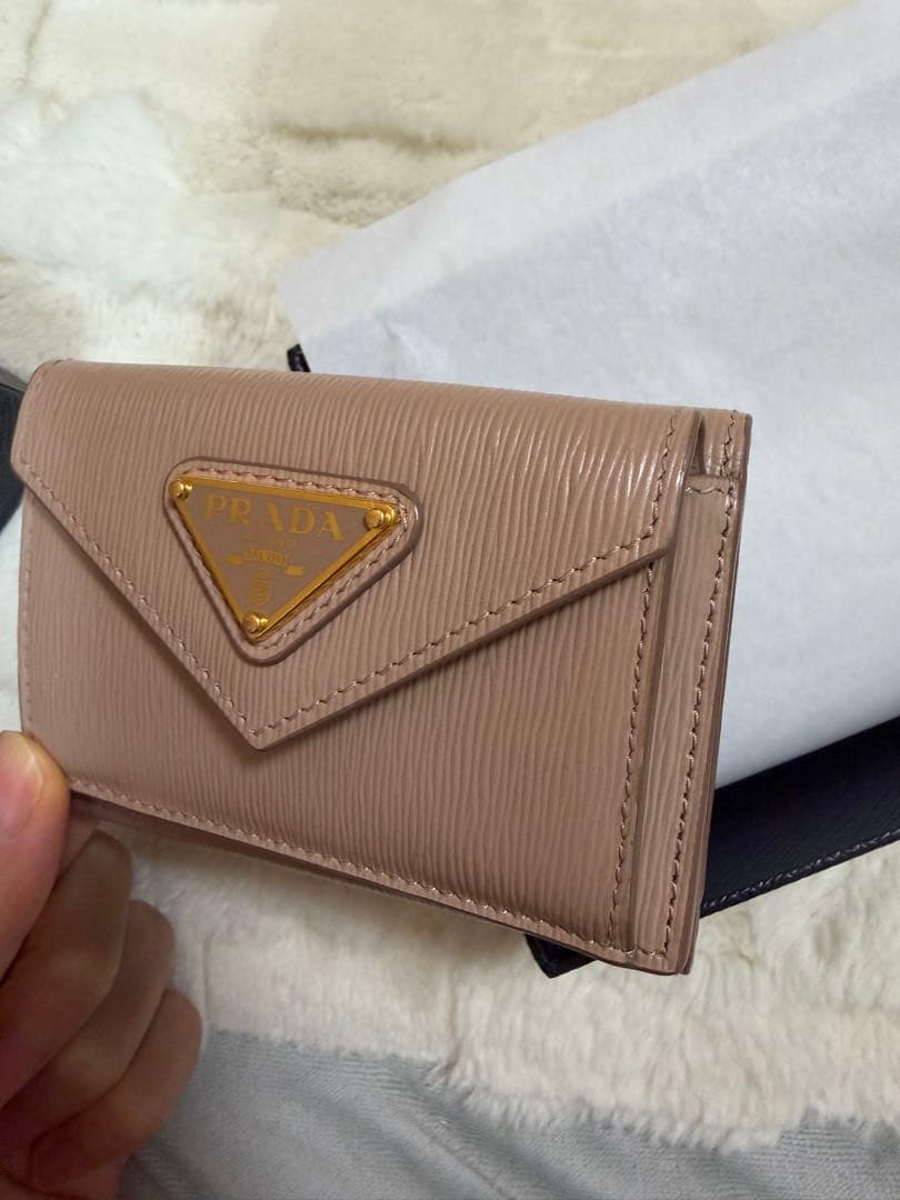 PRADA 三つ折り財布 ベージュ