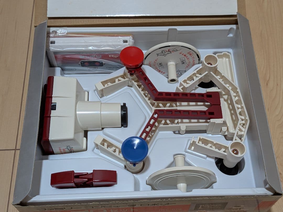 任天堂☆1985年未使用　ファミリーコンピューターロボット ジャイロセット