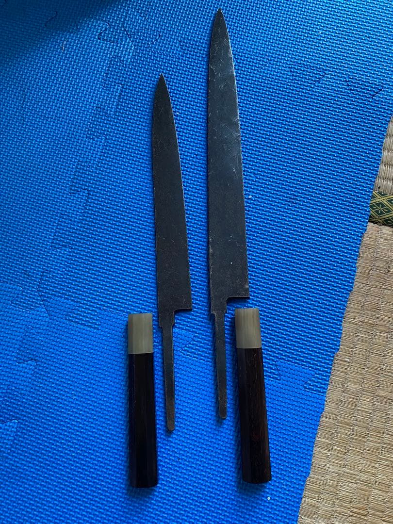 柳刃包丁 2本セット　青=鋼　刃度　29.5と23.5cm. 黒檀 八角柄　2本