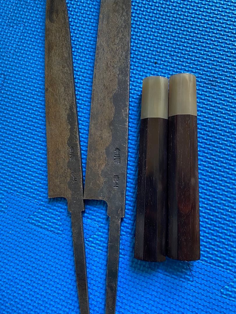 柳刃包丁 2本セット　青=鋼　刃度　29.5と23.5cm. 黒檀 八角柄　2本