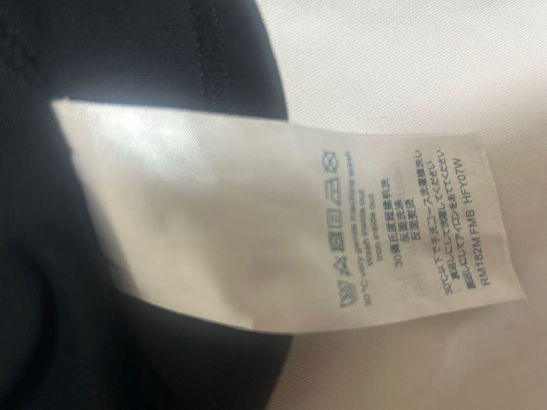 ルイヴィトン louis vuittonエンボスロゴTシャツ 黒