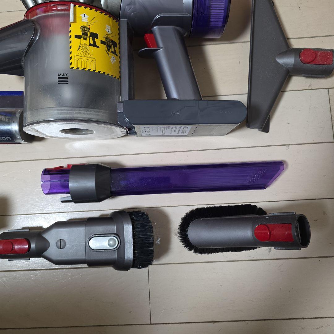 dyson v8 slim fluffy+ 本体とアタッチメント　ジャンク品