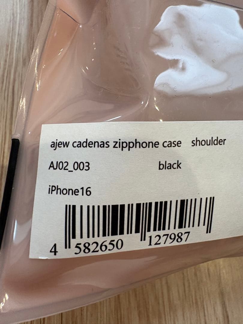超美品　ajew iPhone16用　ブラック　レザー調　正規品