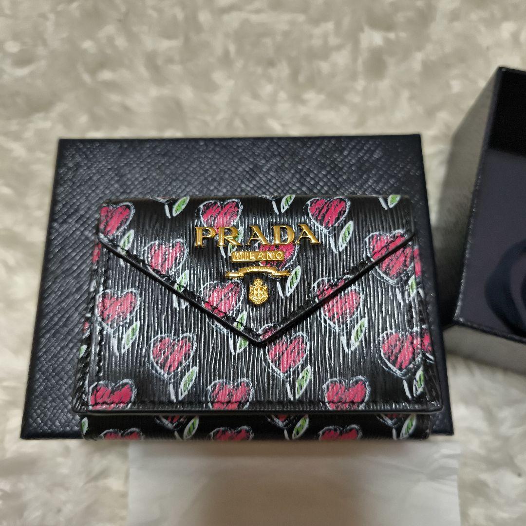 rinaさん専用PRADA ハート柄 三つ折り財布 1MH021
