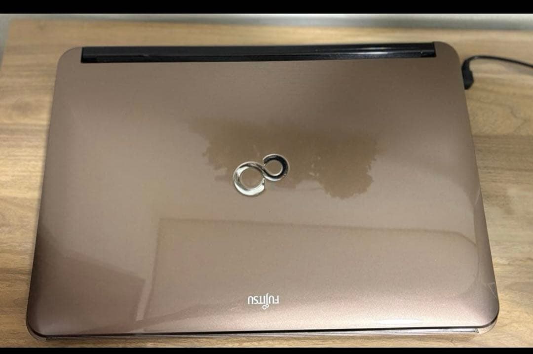 富士通　ノートパソコン「LIFEBOOK AH550」中古品