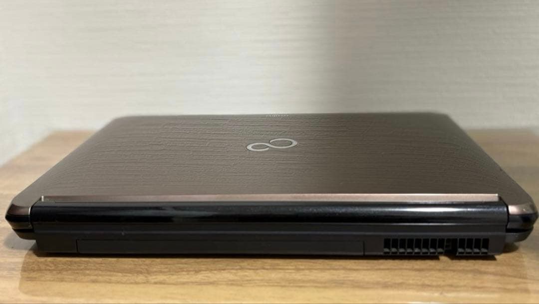 富士通　ノートパソコン「LIFEBOOK AH550」中古品