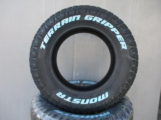 新品モンスター　テレーングリッパー　215/70R16　4本　ホワイトレター