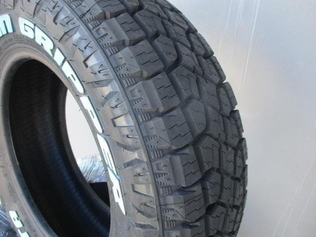 新品モンスター　テレーングリッパー　215/70R16　4本　ホワイトレター