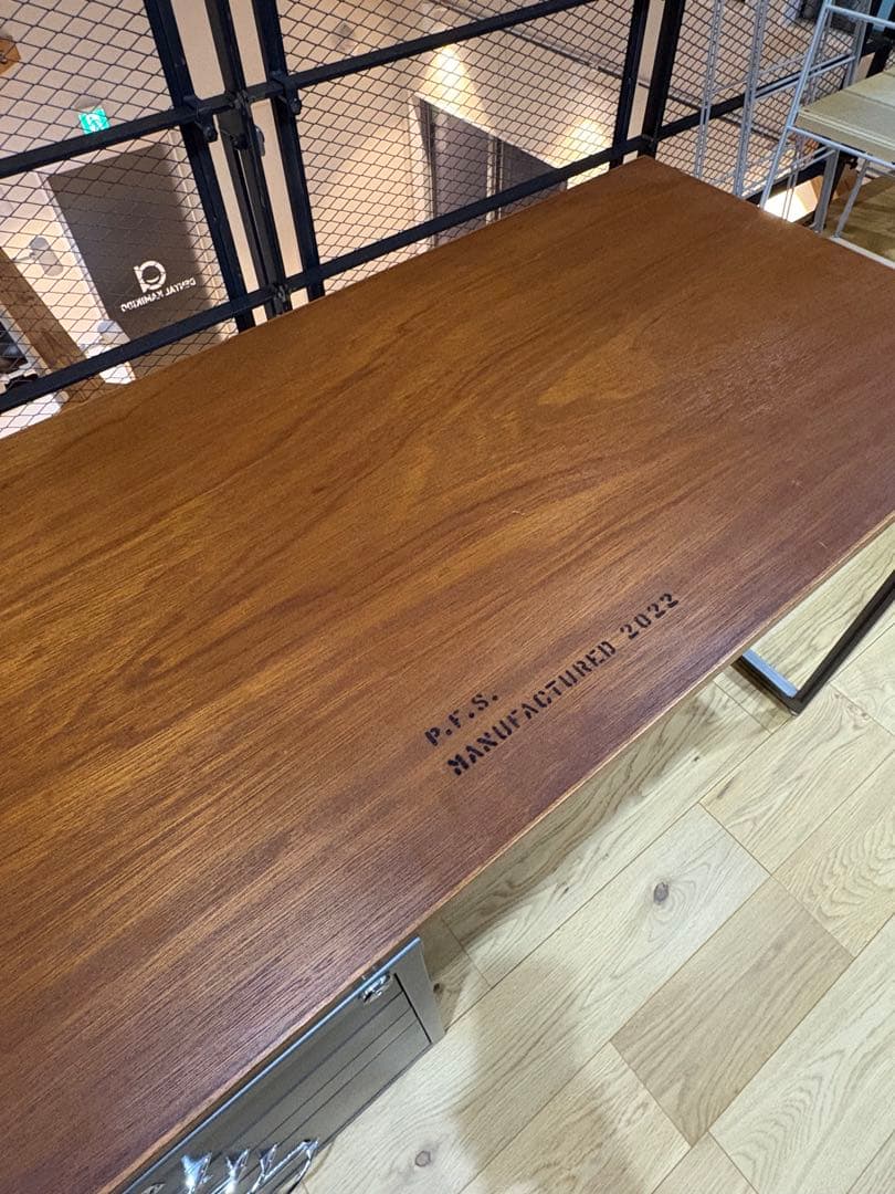 パシフィックファニチャーサービス　デスク　美品