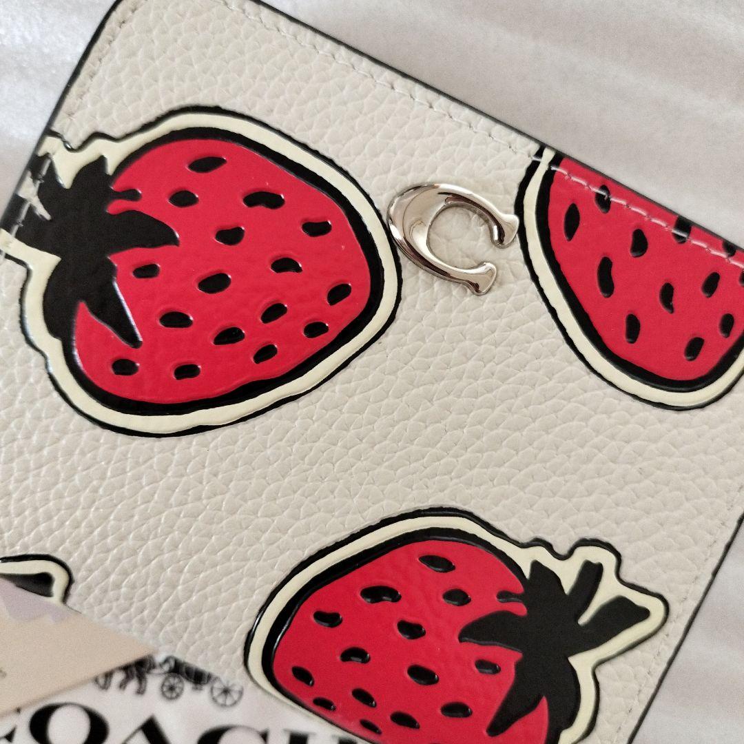 新品コーチいちご柄 二つ折り財布