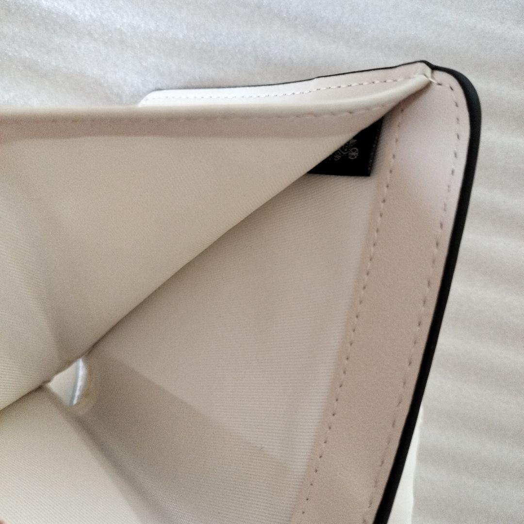 新品コーチいちご柄 二つ折り財布
