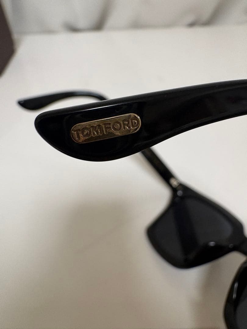 め*る様 TOM FORD ブラック サングラス TF-803K