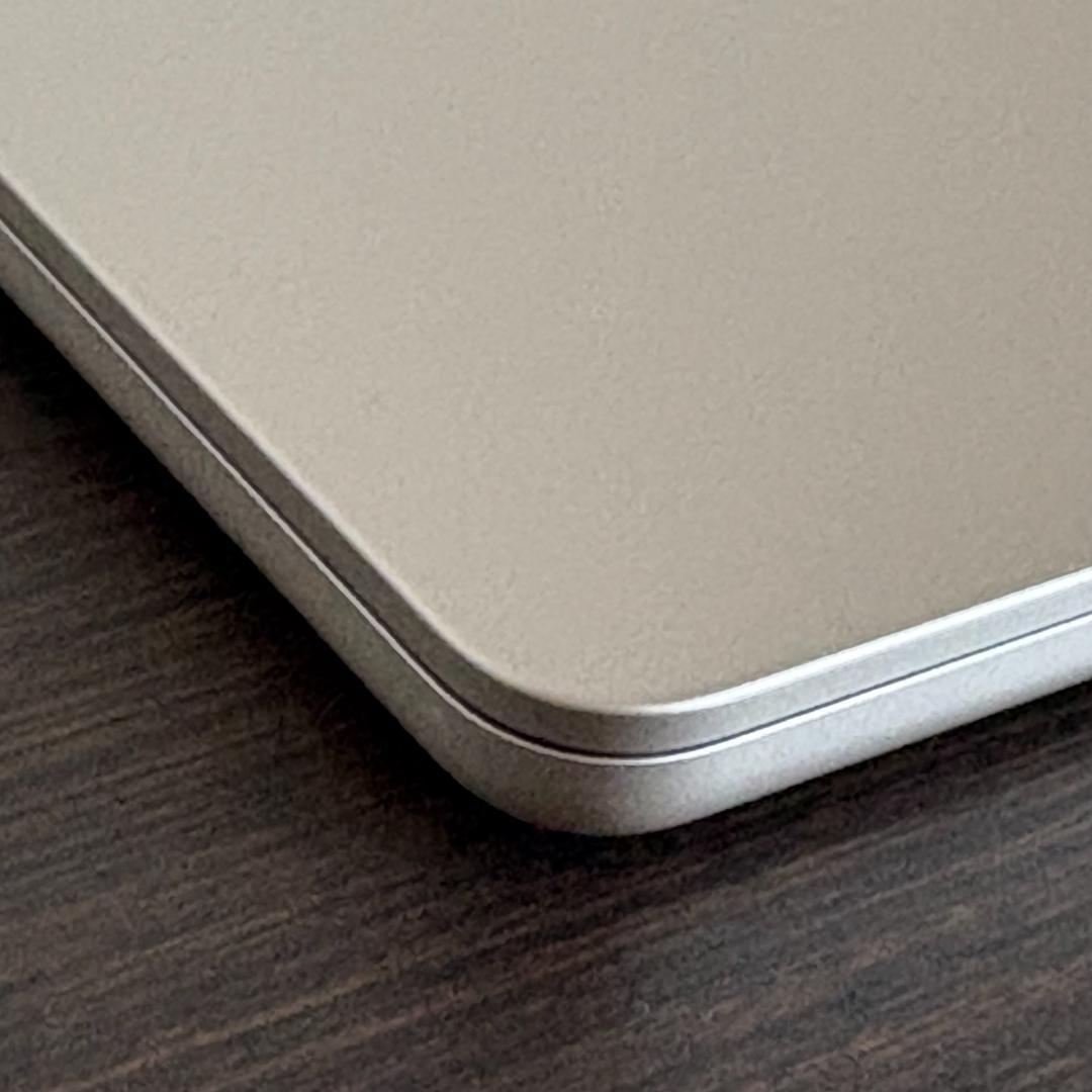 【画面に線多数】　MacBook Air 2022年 M2 13インチ