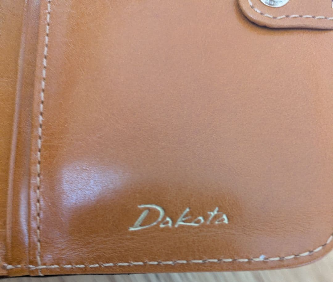 イタリア牛革今期未使用Dakota 二つ折り財布 ブラック