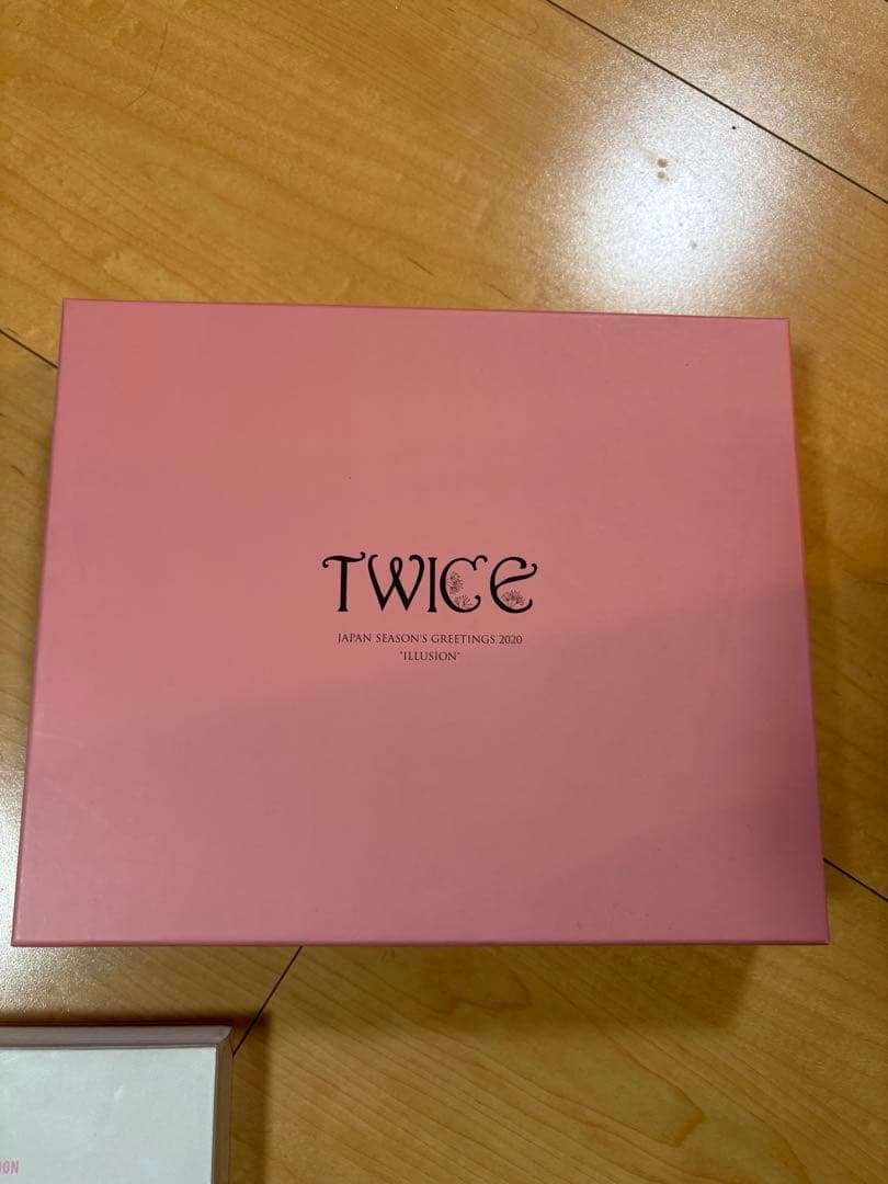 SWITZERLAND TWICEZINE ペンライト うちわ 缶バッジ
