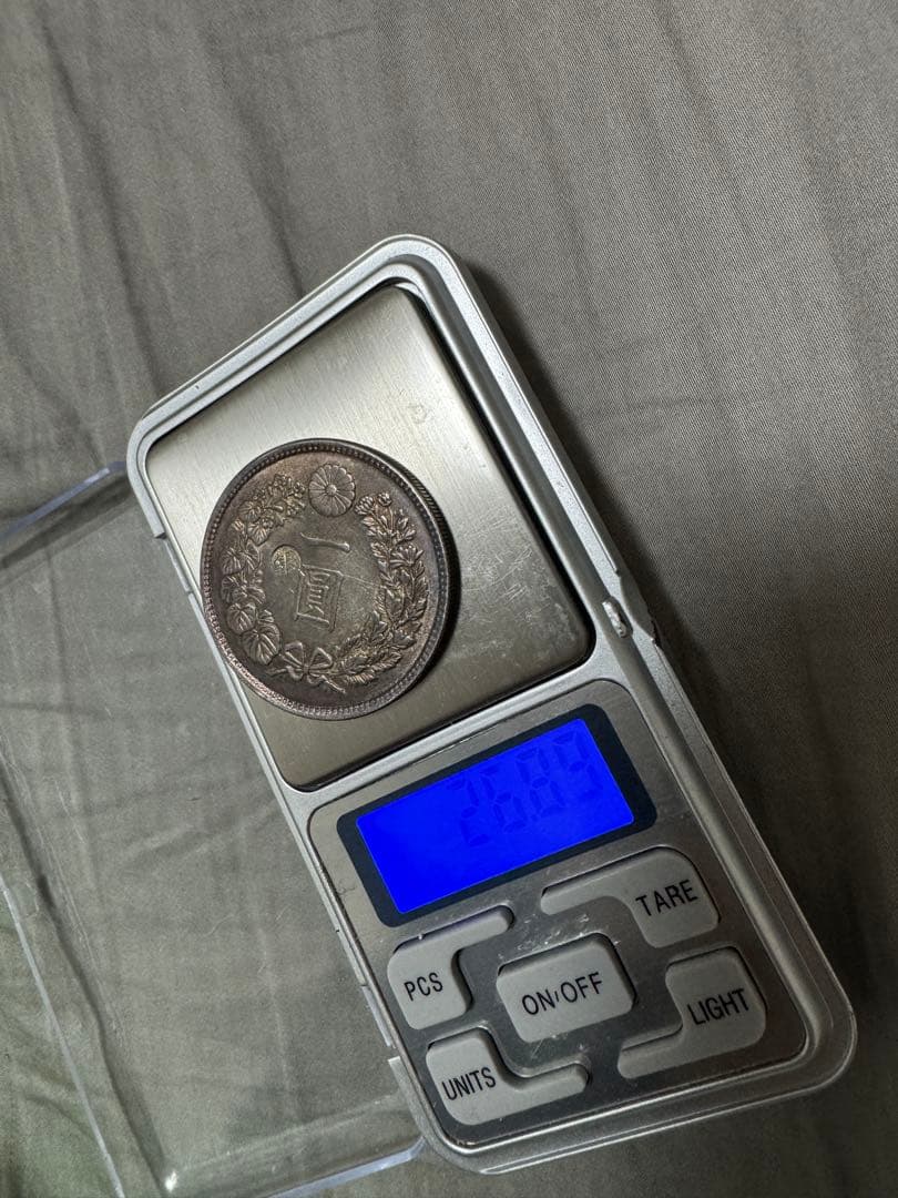 一圓　大日本帝国　丸銀打ち　一円銀貨　明治7年　古銭