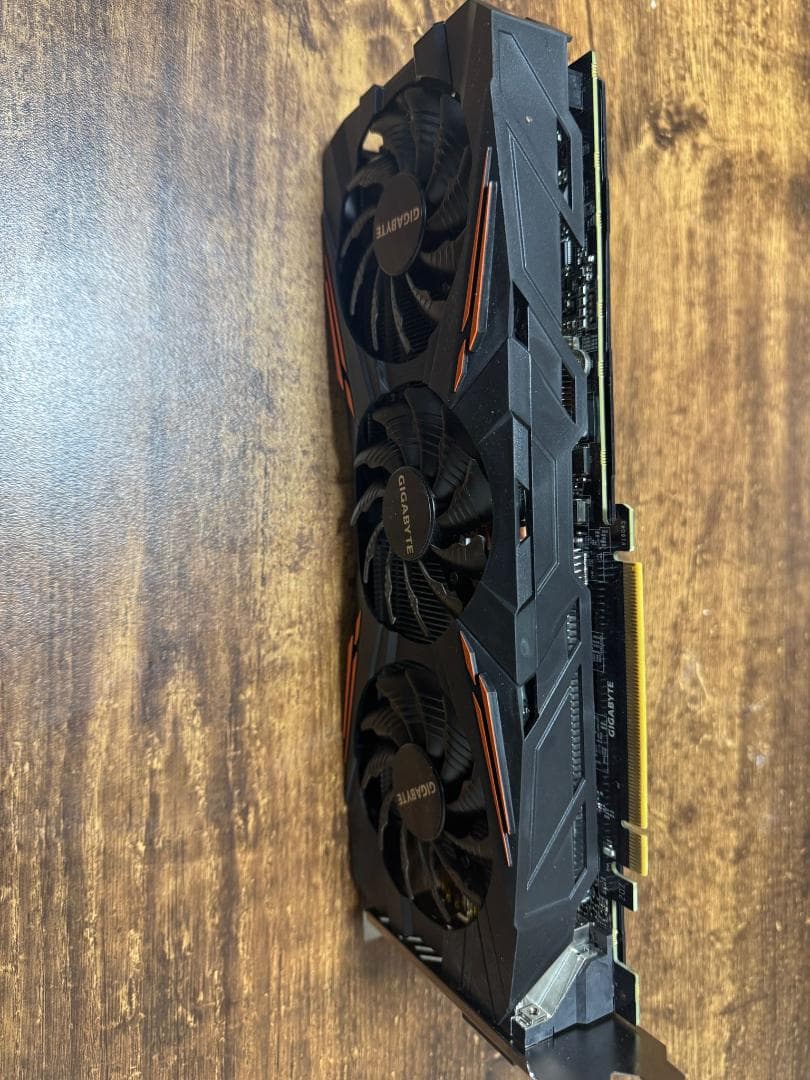 GIGABYTE GTX1070 トリプルファン グラフィックボード