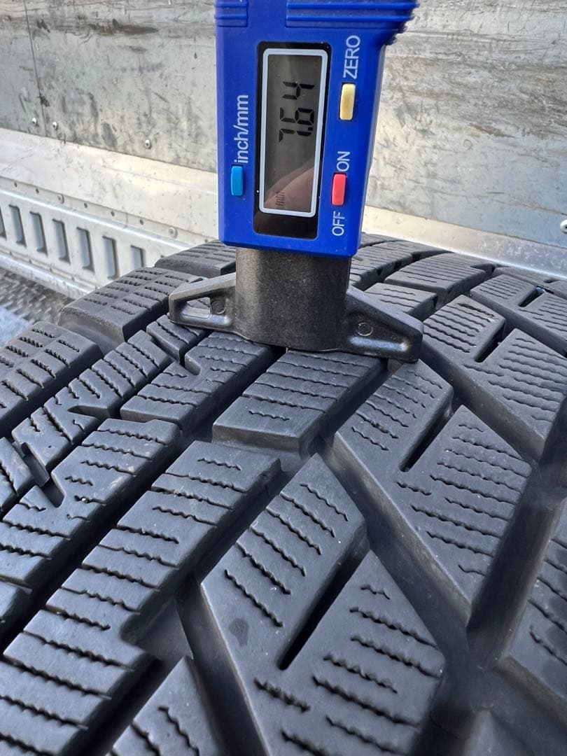 ヒライヨコハマスタッドレス205／60R16 96Q深溝