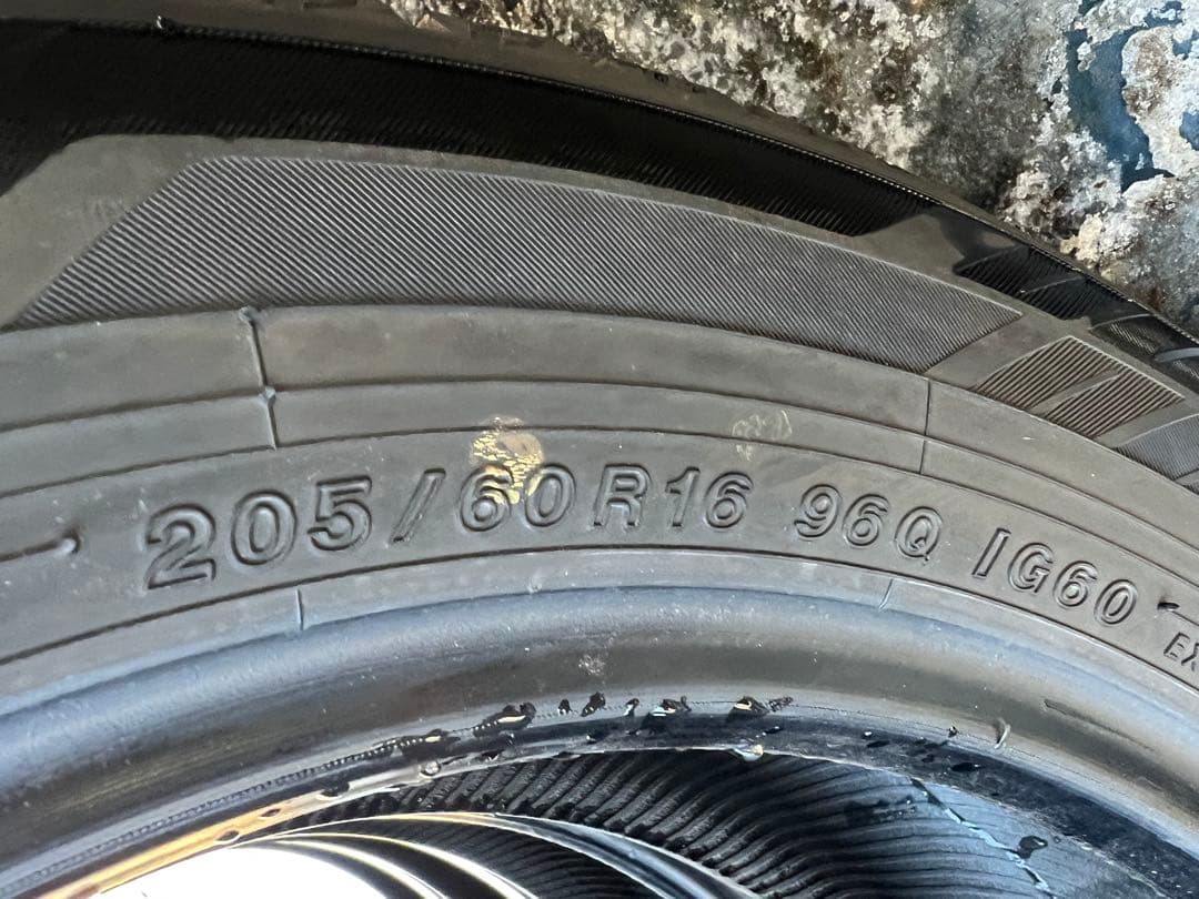 ヒライヨコハマスタッドレス205／60R16 96Q深溝