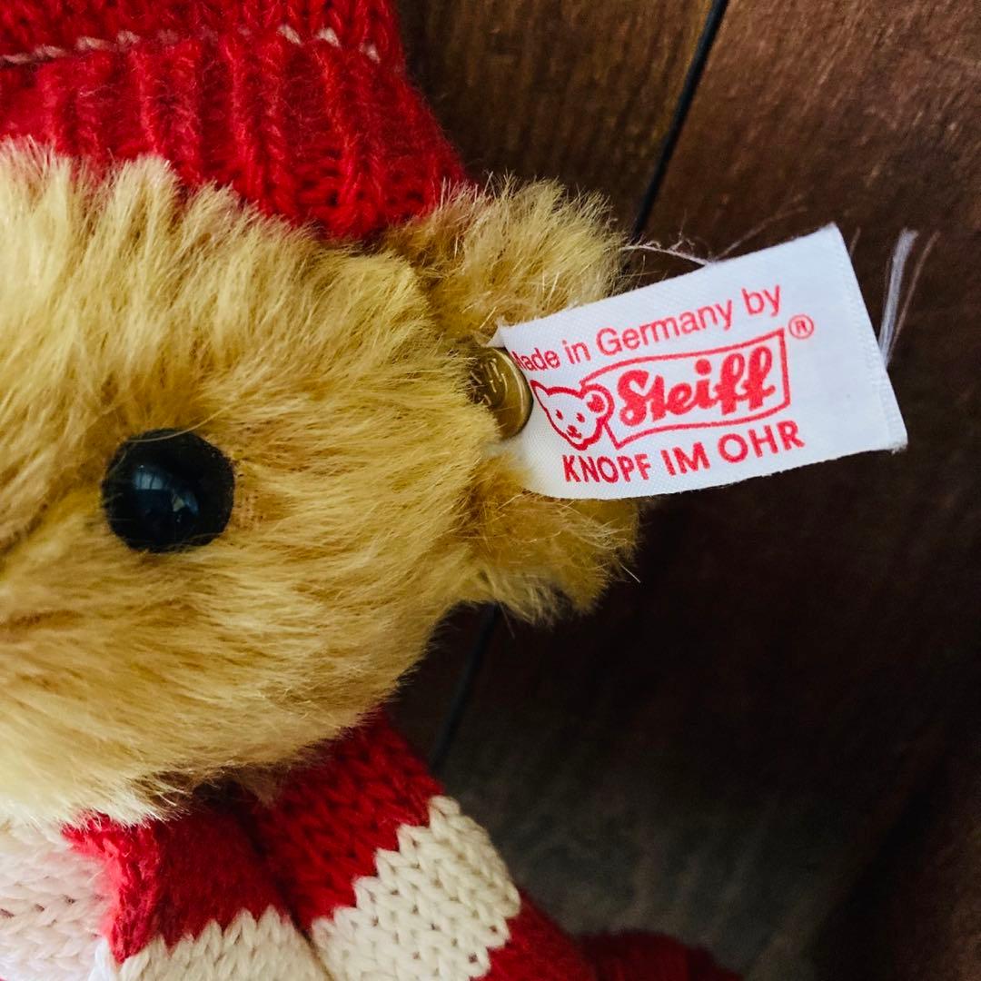 シュタイフ（Steiff）社製のテディベア。Little Santa 2004製
